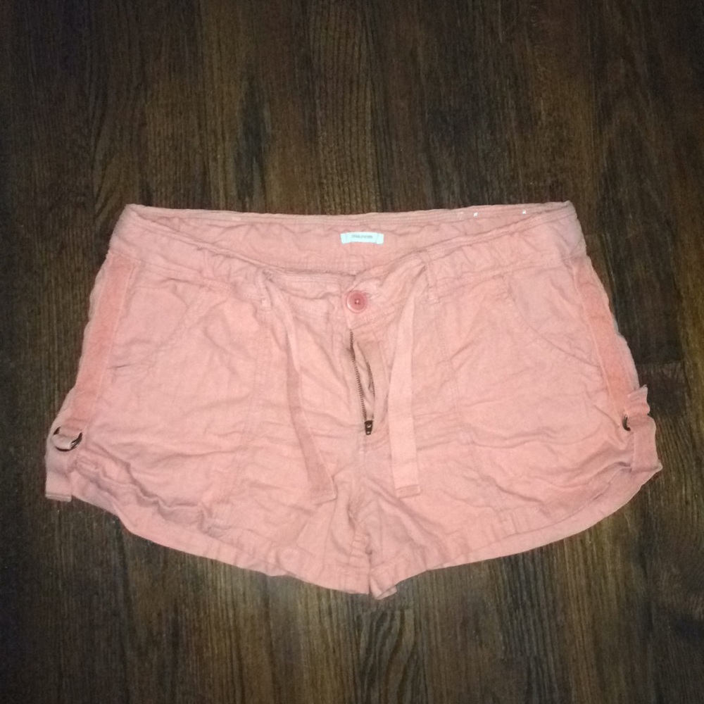 pink tied shorts
